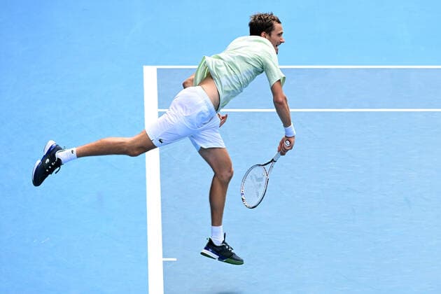 TENNIS AUSTRALIAN OPEN, Daniil Medvedev of Russia serves during the first round Men?s singles match against Henri Laaksonen of Switzerland on Day 2 of the Australian Open, at Melbourne Park, in Melbourne, Tuesday, January 18, 2022. ( NO ARCHIVING, EDITORIAL USE ONLY, NO USE IN BOOKS WITHOUT CONSENT MELBOURNE VIC AUSTRALIA  Copyright: xDEANxLEWINSx 20220118001614385511