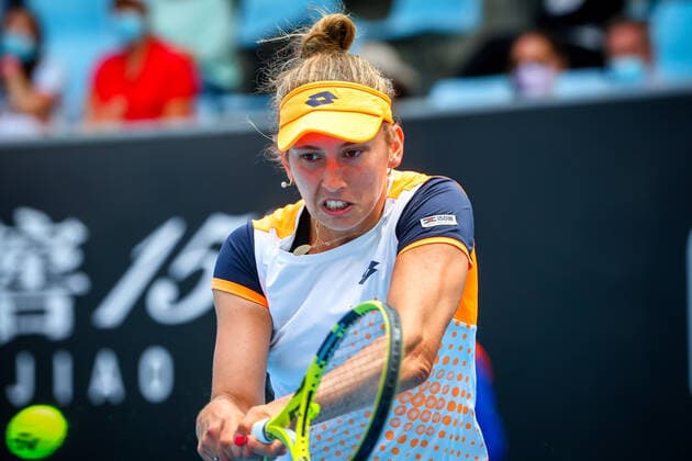 Belgian Elise Mertens WTA, Tennis Damen 21) pictured in action at a tennis match between Belgian Mertens and Russian Zvonareva, in the first round of the women s singles at the Australian Open Grand Slam tennis tournament, Tuesday 18 January 2022 in Melbourne Park, Melbourne, Australia. The 2022 edition of the Australian Grand Slam takes place from January 17th to January 30th. PATRICKxHAMILTON  x3480389x