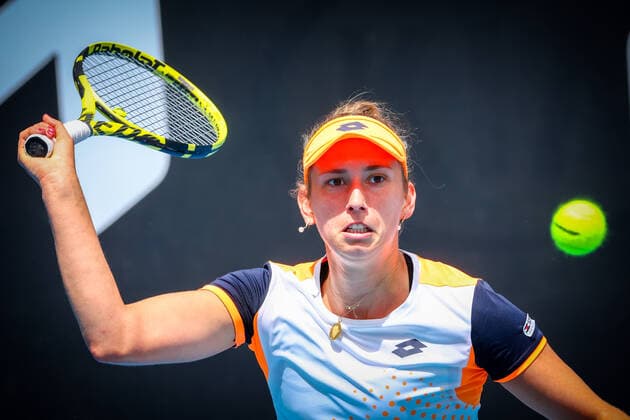 Belgian Elise Mertens WTA, Tennis Damen 21) pictured in action at a tennis match between Belgian Mertens and Russian Zvonareva, in the first round of the women s singles at the Australian Open Grand Slam tennis tournament, Tuesday 18 January 2022 in Melbourne Park, Melbourne, Australia. The 2022 edition of the Australian Grand Slam takes place from January 17th to January 30th. PATRICKxHAMILTON  x3480394x