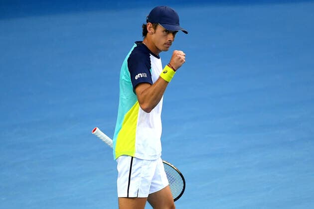 TENNIS AUSTRALIAN OPEN, Alex de Minaur of Australia gestures during his first round singles match against Lorenzo Musetti of Italy on Day 2 of the Australian Open, at Melbourne Park, in Melbourne, Tuesday, January 18, 2022. ( NO ARCHIVING, EDITORIAL USE ONLY, NO USE IN BOOKS WITHOUT CONSENT MELBOURNE VIC AUSTRALIA  Copyright: xJAMESxROSSx 20220118001614403151
