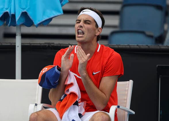 Taylor Fritz sits on the chair during the break and reacts with anger, disappointment, disappointment, emotion. Copyright: xJuergenxHasenkopfx