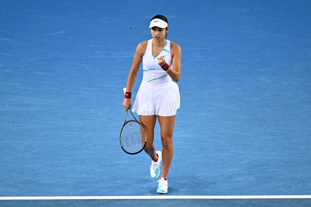 Mandatory Credit: Photo by James Gourley Shutterstock (12763707hu) Emma Raducanu during her first round match Australian Open, Day Two, Tennis, Melbourne Park, Melbourne, Australia - 18 Jan 2022 Australian Open, Day Two, Tennis, Melbourne Park, Melbourne, Australia - 18 Jan 2022  Copyright: xJamesxGourley Shutterstockx 12763707hu