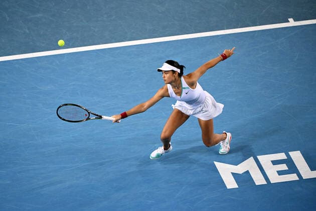 Mandatory Credit: Photo by James Gourley Shutterstock (12763707hz) Emma Raducanu during her first round match Australian Open, Day Two, Tennis, Melbourne Park, Melbourne, Australia - 18 Jan 2022 Australian Open, Day Two, Tennis, Melbourne Park, Melbourne, Australia - 18 Jan 2022 Copyright: xJamesxGourley Shutterstockx 12763707hz