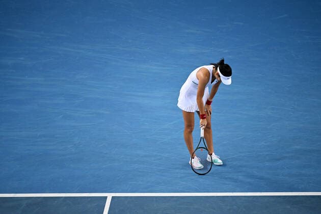 Mandatory Credit: Photo by James Gourley Shutterstock (12763707if) Emma Raducanu during her first round match Australian Open, Day Two, Tennis, Melbourne Park, Melbourne, Australia - 18 Jan 2022 Australian Open, Day Two, Tennis, Melbourne Park, Melbourne, Australia - 18 Jan 2022 Copyright: xJamesxGourley Shutterstockx 12763707if