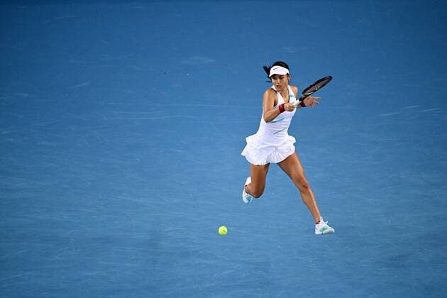 Mandatory Credit: Photo by James Gourley Shutterstock (12763707iv) Emma Raducanu during her first round match Australian Open, Day Two, Tennis, Melbourne Park, Melbourne, Australia - 18 Jan 2022 Australian Open, Day Two, Tennis, Melbourne Park, Melbourne, Australia - 18 Jan 2022 Copyright: xJamesxGourley Shutterstockx 12763707iv