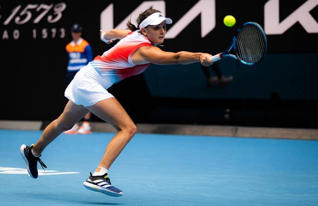 January 18, 2022, MELBOURNE, AUSTRALIA: Clara Burel of France in action during the first round of the 2022 Australian Open Grand Slam tennis tournament against Garbine Muguruza of Spain MELBOURNE AUSTRALIA - ZUMAa181 20220118_zaa_a181_189 Copyright: xRobxPrangex