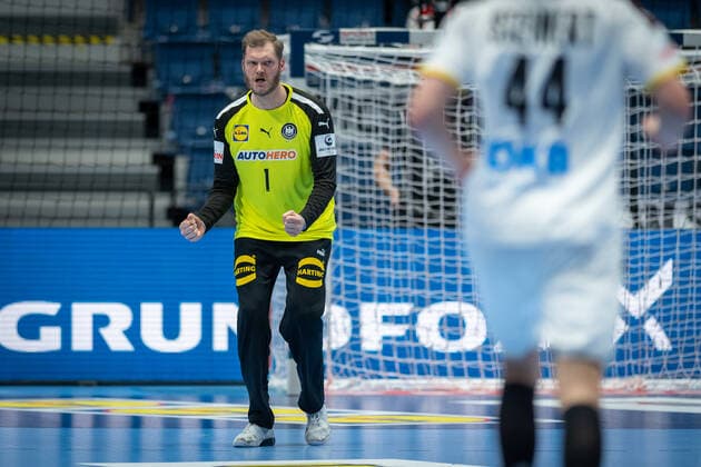 Handball Bratislava 18.01.2022 Nationalmannschaft Länderspiel Männer Herren Europameisterschaft 2022 Vorrunde Polen (POL) - Deutschland (GER) Johannes Bitter (Deutschland, TW, No.01) Jubel