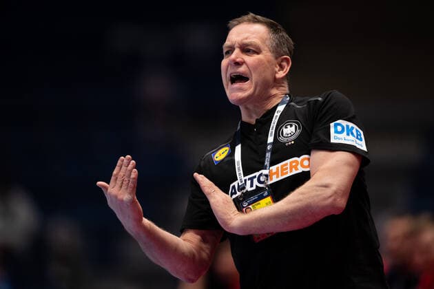 220118 Alfred Gislason, head coach of Germany during the 2022 EHF European Handball Championship match between Poland and Germany on January 18, 2022 in Bratislava Photo Petter Arvidson BILDBYRAN kod PA PA0374 bbeng ehf euro 2022 em 2022 european men handball s handball championship 2022 handball handboll handbolls in 2022 handball handball in 2022poland germany poland germany,  Copyright: PETTERxARVIDSON BB220118PA022