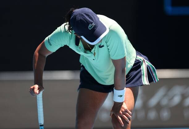 Mandatory Credit: Photo by Ella Ling Shutterstock (12763715an) Harmony Tan reacts with an injury which forced her out of her second round match with Elina Svitolina Australian Open, Day Three, Tennis, Melbourne Park, Melbourne, Australia - 19 Jan 2022 Australian Open, Day Three, Tennis, Melbourne Park, Melbourne, Australia - 19 Jan 2022 Copyright: xEllaxLing Shutterstockx 12763715an
