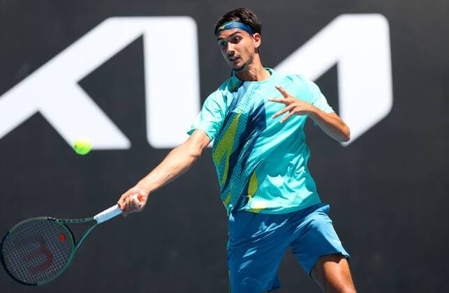 Mandatory Credit: Photo by Ella Ling Shutterstock (12763715at) Lorenzo Sonego in second round action Australian Open, Day Three, Tennis, Melbourne Park, Melbourne, Australia - 19 Jan 2022 Australian Open, Day Three, Tennis, Melbourne Park, Melbourne, Australia - 19 Jan 2022 Copyright: xEllaxLing Shutterstockx 12763715at