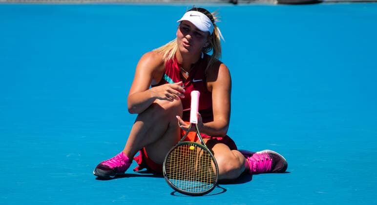 Mandatory Credit: Photo by Rob Prange Shutterstock (12763713cq) Marta Kostyuk of Ukraine in action during the second round of the 2022 Australian Open Grand Slam tennis tournament Australian Open, Day Three, Tennis, Melbourne Park, Melbourne, Australia - 19 Jan 2022 Australian Open, Day Three, Tennis, Melbourne Park, Melbourne, Australia - 19 Jan 2022 Copyright: xRobxPrange Shutterstockx 12763713cq