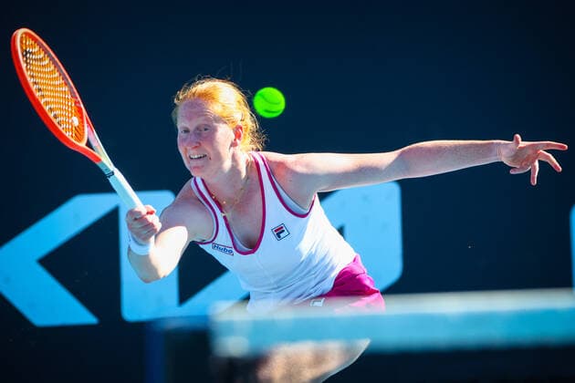 Alison Van Uytvanck WTA, Tennis Damen 56) pictured in action at a tennis match between Belgian Van Uytvanck and Chinese Wang, in the second round of the women s singles at the Australian Open Grand Slam tennis tournament, Wednesday 19 January 2022 in Melbourne Park, Melbourne, Australia. The 2022 edition of the Australian Grand Slam takes place from January 17th to January 30th. PATRICKxHAMILTON  x3703399x