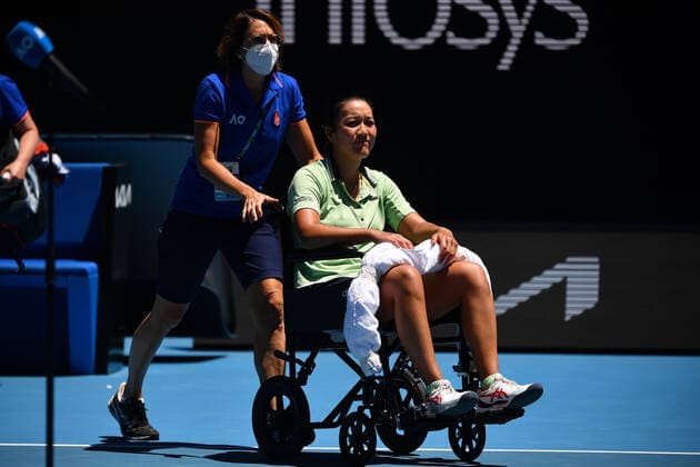 TENNIS AUSTRALIAN OPEN, Harmony Tan of France exits the court in a wheel chair after retiring due to injury at the conclusion of her womens singles match against Elina Svitolina of Ukraine on Day three of the Australian Open, at Melbourne Park, in Melbourne, Wednesday, January 19, 2022. ( NO ARCHIVING, EDITORIAL USE ONLY, NO USE IN BOOKS WITHOUT CONSENT MELBOURNE VIC AUSTRALIA  Copyright: xJAMESxROSSx 0148135995st