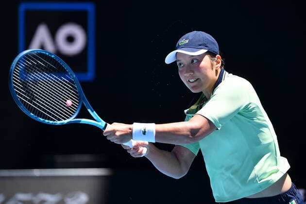 TENNIS AUSTRALIAN OPEN, Harmony Tan of France in action during their womens singles match against Elina Svitolina of Ukraine on Day three of the Australian Open, at Melbourne Park, in Melbourne, Wednesday, January 19, 2022. ( NO ARCHIVING, EDITORIAL USE ONLY, NO USE IN BOOKS WITHOUT CONSENT MELBOURNE VIC AUSTRALIA  Copyright: xJAMESxROSSx 0148136747st