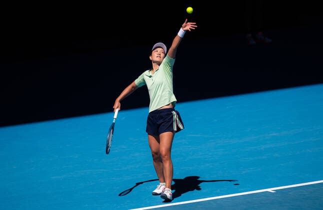 January 19, 2022, MELBOURNE, AUSTRALIA: Harmony Tan of France in action during the second round of the 2022 Australian Open Grand Slam tennis tournament against Elina Svitolina of Ukraine MELBOURNE AUSTRALIA - ZUMAa181 20220119_zaa_a181_019 Copyright: xRobxPrangex