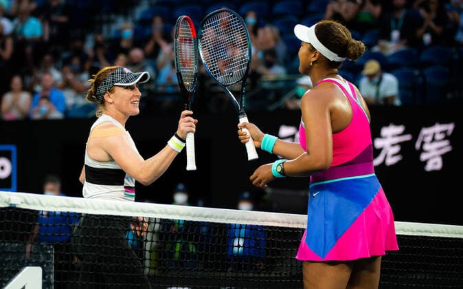 January 19, 2022, MELBOURNE, AUSTRALIA: Madison Brengle of the United States & Naomi Osaka of Japan in action during the second round of the 2022 Australian Open Grand Slam tennis tournament MELBOURNE AUSTRALIA - ZUMAa181 20220119_zaa_a181_172 Copyright: xRobxPrangex