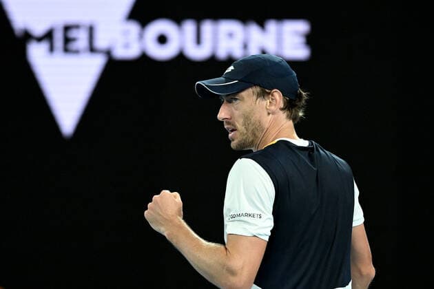 TENNIS AUSTRALIAN OPEN, John Millman of Australia gestures during his second round Men?s singles match against Alexander Zverev of Germany on Day 3 of the Australian Open, at Melbourne Park, in Melbourne, Wednesday, January 19, 2022. ( NO ARCHIVING, EDITORIAL USE ONLY, NO USE IN BOOKS WITHOUT CONSENT MELBOURNE VIC AUSTRALIA  Copyright: xDAVExHUNTx 20220119001614701379