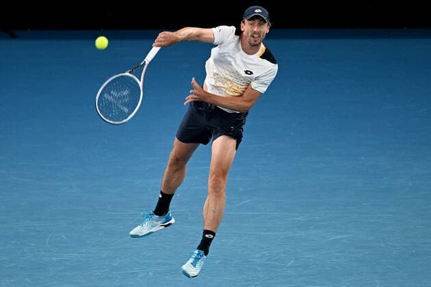 TENNIS AUSTRALIAN OPEN, John Millman of Australia serves during his second round Men?s singles match against Alexander Zverev of Germany on Day 3 of the Australian Open, at Melbourne Park, in Melbourne, Wednesday, January 19, 2022. ( NO ARCHIVING, EDITORIAL USE ONLY, NO USE IN BOOKS WITHOUT CONSENT MELBOURNE VIC AUSTRALIA  Copyright: xDAVExHUNTx 20220119001614701736