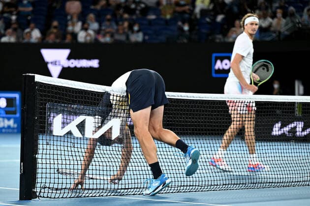TENNIS AUSTRALIAN OPEN, John Millman of Australia runs into the net during his second round Men?s singles match against Alexander Zverev of Germany on Day 3 of the Australian Open, at Melbourne Park, in Melbourne, Wednesday, January 19, 2022. ( NO ARCHIVING, EDITORIAL USE ONLY, NO USE IN BOOKS WITHOUT CONSENT MELBOURNE VIC AUSTRALIA  Copyright: xDAVExHUNTx 20220119001614709353