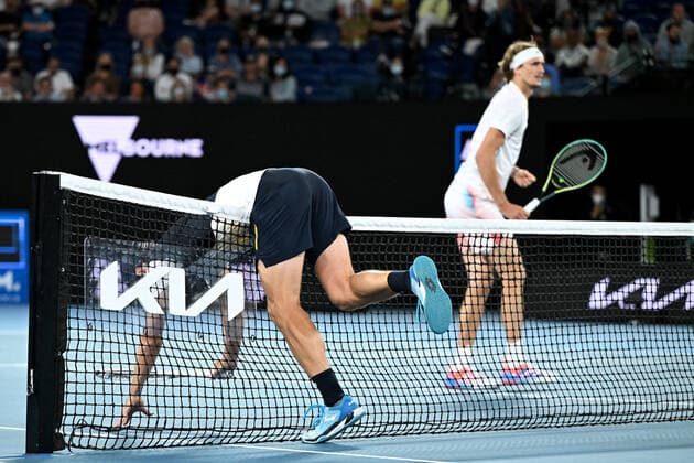 Sport Bilder des Tages TENNIS AUSTRALIAN OPEN, John Millman of Australia runs into the net during his second round Men?s singles match against Alexander Zverev of Germany on Day 3 of the Australian Open, at Melbourne Park, in Melbourne, Wednesday, January 19, 2022. ( NO ARCHIVING, EDITORIAL USE ONLY, NO USE IN BOOKS WITHOUT CONSENT MELBOURNE VIC AUSTRALIA  Copyright: xDAVExHUNTx 20220119001614709384