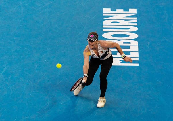 (220119) -- MELBOURNE, Jan. 19, 2022 -- Madison Brengle of the United States returns a shot during the Women s single match against Osaka Naomi of Japan at Australian Open in Melbourne Park, in Melbourne, Australia, Jan. 19, 2022. (Photo by Xinhua) (SP)AUSTRALIA-MELBOURNE-TENNIS-AUSTRALIAN OPEN-WOMEN S SINGLES HuxJingchen 