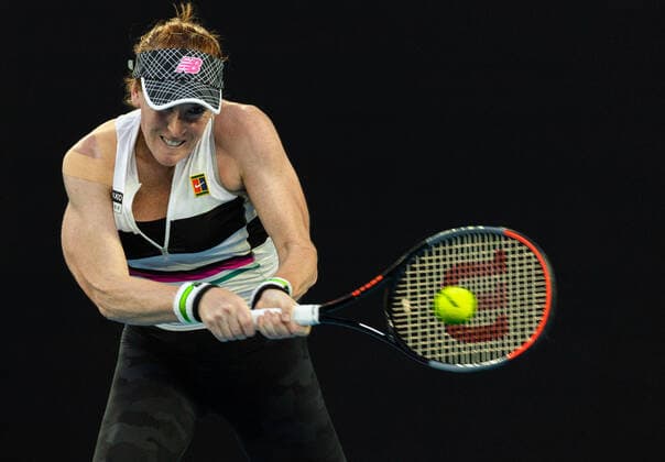 (220119) -- MELBOURNE, Jan. 19, 2022 -- Madison Brengle of the United States returns a shot during the Women s single match against Osaka Naomi of Japan at Australian Open in Melbourne Park, in Melbourne, Australia, Jan. 19, 2022. (Photo by Xinhua) (SP)AUSTRALIA-MELBOURNE-TENNIS-AUSTRALIAN OPEN-WOMEN S SINGLES HuxJingchen 
