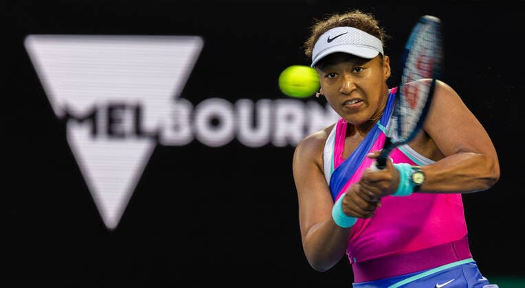 Sport Bilder des Tages (220119) -- MELBOURNE, Jan. 19, 2022 -- Osaka Naomi of Japan returns a shot during the Women s single match against Madison Brengle of the United States at Australian Open in Melbourne Park, in Melbourne, Australia, Jan. 19, 2022. (Photo by Xinhua) (SP)AUSTRALIA-MELBOURNE-TENNIS-AUSTRALIAN OPEN-WOMEN S SINGLES HuxJingchen 