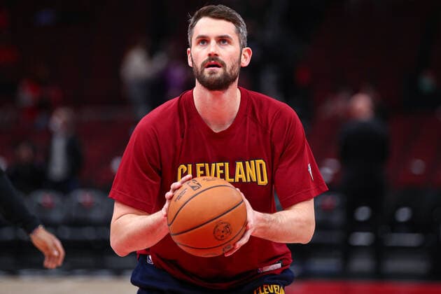 CHICAGO, IL - JANUARY 19: Cleveland Cavaliers Forward Kevin Love (0) looks on before taking a free throw before a NBA, Basketball Herren, USA game between the Cleveland Cavaliers and the Chicago Bulls on January 19, 2022 at the United Center in Chicago, IL. (Photo by Melissa Tamez Icon Sportswire) NBA: JAN 19 Cavaliers at Bulls Icon22011907