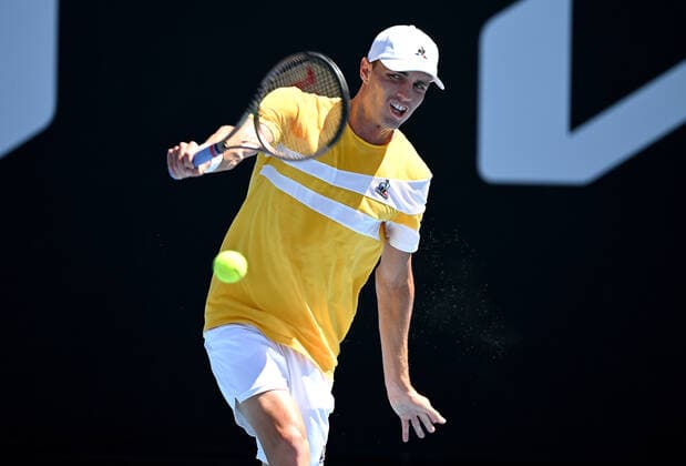 TENNIS AUSTRALIAN OPEN, Christopher O?Connell of Australia returns during his match against Diego Schwartzman of Argentina on day 4 of the Australian Open Tennis Tournament at Melbourne Park in Melbourne, Thursday, January 20, 2022. ( NO ARCHIVING, EDITORIAL USE ONLY, NO USE IN BOOKS WITHOUT CONSENT MELBOURNE VICTORIA AUSTRALIA  Copyright: xDAVExHUNTx 20220120001614925523
