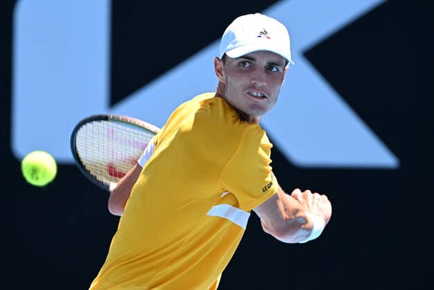 TENNIS AUSTRALIAN OPEN, Christopher O?Connell of Australia returns during his match against Diego Schwartzman of Argentina on day 4 of the Australian Open Tennis Tournament at Melbourne Park in Melbourne, Thursday, January 20, 2022. ( NO ARCHIVING, EDITORIAL USE ONLY, NO USE IN BOOKS WITHOUT CONSENT MELBOURNE VICTORIA AUSTRALIA  Copyright: xDAVExHUNTx 20220120001615001822