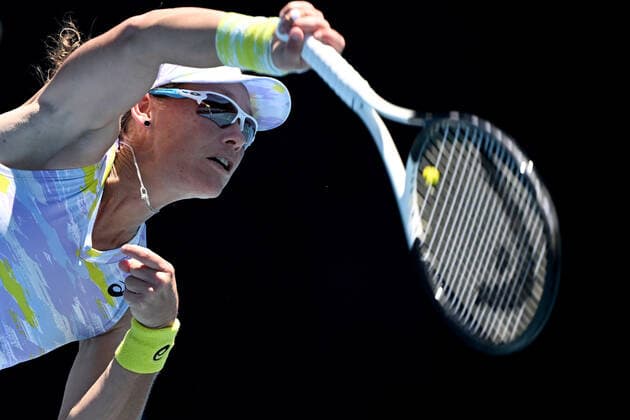 TENNIS AUSTRALIAN OPEN, Samantha Stosur of Australia serves during her second round Women?s singles match against Anastasia Pavlyuchenkova of Russia on day 4 of the Australian Open at Melbourne Park in Melbourne, Thursday, January 20, 2022. ( NO ARCHIVING, EDITORIAL USE ONLY, NO USE IN BOOKS WITHOUT CONSENT MELBOURNE VICTORIA AUSTRALIA  Copyright: xDAVExHUNTx 20220120001615084643