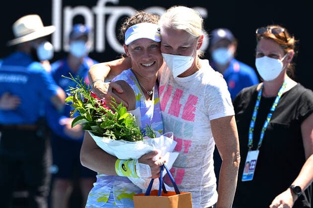 TENNIS AUSTRALIAN OPEN, Samantha Stosur of Australia (left) is embraced by her coach Rennae Stubbs as she retires from singles tennis following her second round Women?s singles match against Anastasia Pavlyuchenkova of Russia on day 4 of the Australian Open at Melbourne Park in Melbourne, Thursday, January 20, 2022. ( NO ARCHIVING, EDITORIAL USE ONLY, NO USE IN BOOKS WITHOUT CONSENT MELBOURNE VICTORIA AUSTRALIA  Copyright: xDAVExHUNTx 20220120001615090031
