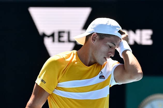 TENNIS AUSTRALIAN OPEN, Sebastian Baez of Argentina reacts during his second round Men?s singles match against Stefanos Tsitsipas of Greece on day 4 of the Australian Open at Melbourne Park in Melbourne, Thursday, January 20, 2022. ( NO ARCHIVING, EDITORIAL USE ONLY, NO USE IN BOOKS WITHOUT CONSENT MELBOURNE VICTORIA AUSTRALIA  Copyright: xJOELxCARRETTx 20220120001615101931