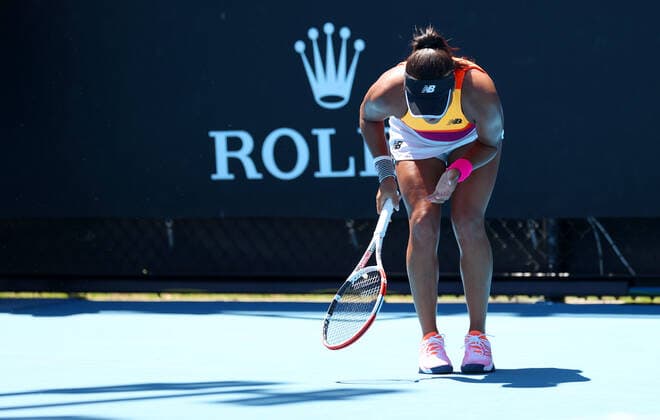 Mandatory Credit: Photo by Ella Ling Shutterstock (12765065cf) Heather Watson of Great Britain frustrated Australian Open, Day Four, Tennis, Melbourne Park, Melbourne, Australia - 20 Jan 2022 Australian Open, Day Four, Tennis, Melbourne Park, Melbourne, Australia - 20 Jan 2022 Copyright: xEllaxLing Shutterstockx 12765065cf