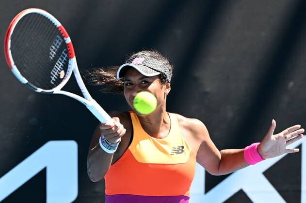 Mandatory Credit: Photo by James Gourley Shutterstock (12765058dk) Heather Watson during her second round match Australian Open, Day Four, Tennis, Melbourne Park, Melbourne, Australia - 20 Jan 2022 Australian Open, Day Four, Tennis, Melbourne Park, Melbourne, Australia - 20 Jan 2022 Copyright: xJamesxGourley Shutterstockx 12765058dk