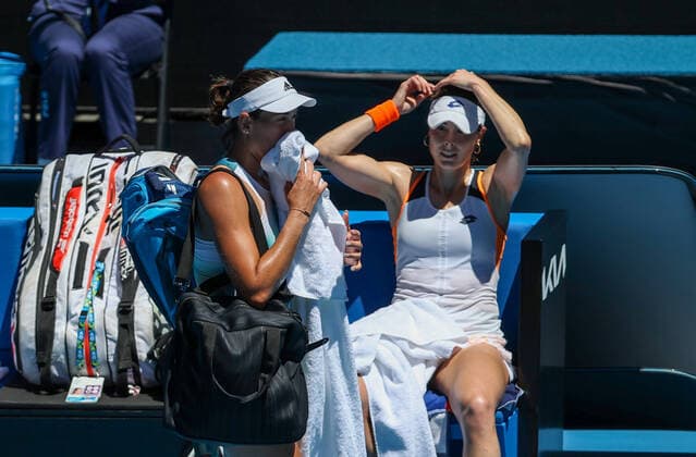 (220120) -- MELBOURNE, Jan. 20, 2022 -- Garbine Muguruza (L) of Spain leaves the court after the Women s Singles second round match against Alize Cornet of France at Australian Open in Melbourne Park, in Melbourne, Australia, on Jan. 20, 2022. ) (SP)AUSTRALIA-MELBOURNE-TENNIS-AUSTRALIAN OPEN-WOMEN S SINGLES-SECOND ROUND BaixXuefei 