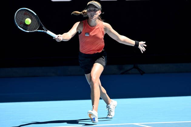 TENNIS AUSTRALIAN OPEN, Maddison Inglis of Australia plays a shot during her second round Women?s singles match against Hailey Baptiste of the USA on day 4 of the Australian Open at Melbourne Park in Melbourne, Thursday, January 20, 2022. ( NO ARCHIVING, EDITORIAL USE ONLY, NO USE IN BOOKS WITHOUT CONSENT MELBOURNE VICTORIA AUSTRALIA  Copyright: xJOELxCARRETTx 20220120001615104121
