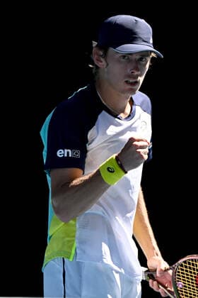 TENNIS AUSTRALIAN OPEN, Alex de Minaur of Australia gestures during his second round Men?s singles match against Kamil Majchrzak of Poland on day 4 of the Australian Open at Melbourne Park in Melbourne, Thursday, January 20, 2022. ( NO ARCHIVING, EDITORIAL USE ONLY, NO USE IN BOOKS WITHOUT CONSENT MELBOURNE VICTORIA AUSTRALIA  Copyright: xDEANxLEWINSx 20220120001615105726