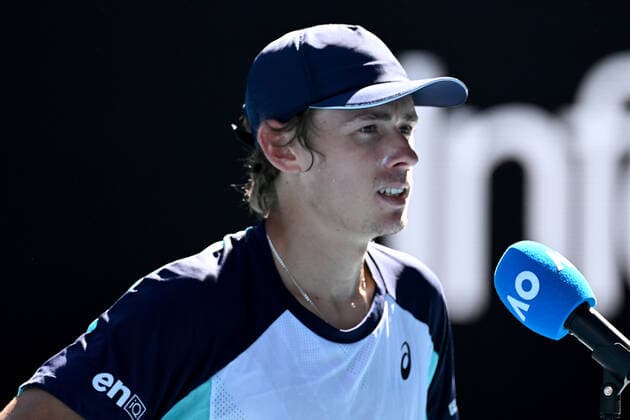 TENNIS AUSTRALIAN OPEN, Alex de Minaur of Australia speaks after winning his second round Men?s singles match against Kamil Majchrzak of Poland on day 4 of the Australian Open at Melbourne Park in Melbourne, Thursday, January 20, 2022. ( NO ARCHIVING, EDITORIAL USE ONLY, NO USE IN BOOKS WITHOUT CONSENT MELBOURNE VICTORIA AUSTRALIA  Copyright: xDEANxLEWINSx 20220120001615107392