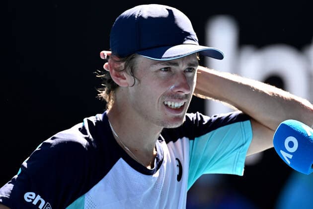 TENNIS AUSTRALIAN OPEN, Alex de Minaur of Australia speaks after winning his second round Men?s singles match against Kamil Majchrzak of Poland on day 4 of the Australian Open at Melbourne Park in Melbourne, Thursday, January 20, 2022. ( NO ARCHIVING, EDITORIAL USE ONLY, NO USE IN BOOKS WITHOUT CONSENT MELBOURNE VICTORIA AUSTRALIA  Copyright: xDEANxLEWINSx 20220120001615107431