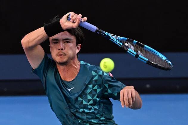 Mandatory Credit: Photo by James Gourley Shutterstock (12765058fw) Taro Daniel during his second round match Australian Open, Day Four, Tennis, Melbourne Park, Melbourne, Australia - 20 Jan 2022 Australian Open, Day Four, Tennis, Melbourne Park, Melbourne, Australia - 20 Jan 2022 Copyright: xJamesxGourley Shutterstockx 12765058fw