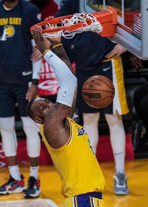 January 19, 2022, Los Angeles, California, USA: LeBron James 6 of the Los Angeles Lakers dunks the ball during their NBA, Basketball Herren, USA game against the Indiana Pacers on Wednesday January 19, 2022 at Crypto.com Arena in Los Angeles, California. PI Los Angeles USA - ZUMAp124 20220119_zaa_p124_022 Copyright: xJAVIERxROJASx