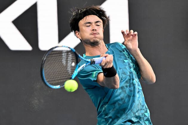 January 20, 2022: TARO DANIEL (JPN) in action against ANDY MURRAY (GBR) on Rod Laver Arena in a Men s Singles 2nd round match on day 4 of the 2022 Australian Open in Melbourne, Australia. Cal Media. DANIEL won 6:4 6:4 6:4 USA - ZUMAc04_ 20220120_zaf_c04_017 Copyright: xSydneyxLowx