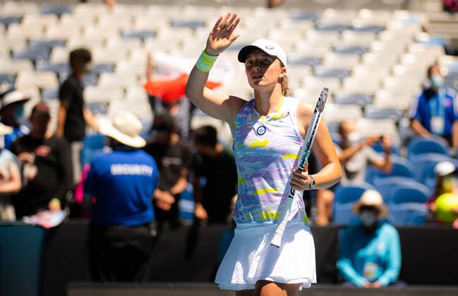 January 20, 2022, MELBOURNE, AUSTRALIA: Iga Swiatek of Poland in action during the second round of the 2022 Australian Open Grand Slam Tennis Tournament against Rebecca Peterson of Sweden MELBOURNE AUSTRALIA - ZUMAa181 20220120_zaa_a181_042 Copyright: xRobxPrangex