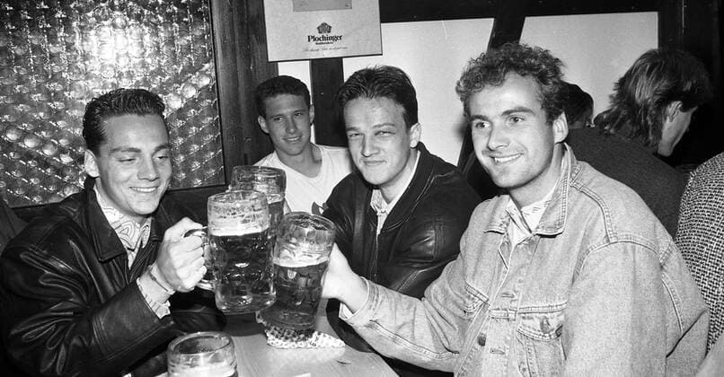27 09 93 Stuttgarter Kickers Cannstatter Wasen Germany, Stuttgart, 27 09 1993, football, Stuttgarter Kickers, Cannstatter Wasen folk festival v l Oliver Sturm, Sean Dundee, Fredi Bobic, Marco Langner