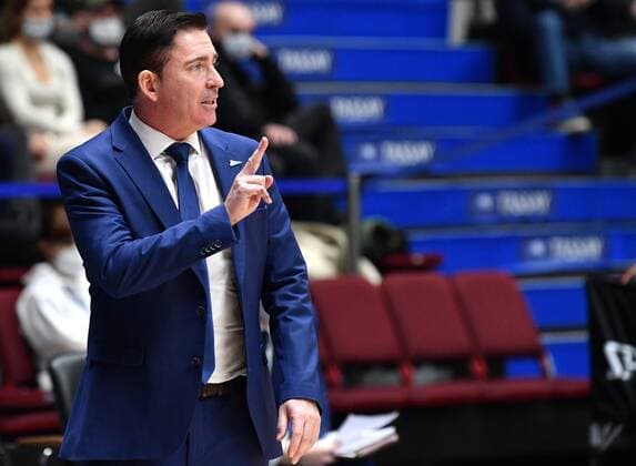 Russia Basketball Euroleague Zenit - Monaco 6745792 20.01.2022 Zenit s head coach Xavi Pascual reacts during the Euroleague basketball match between Zenit St. Petersburg and Monaco, in St. Petersburg, Russia. Alexander Galperin Sputnik St. Petersburg Russia  Copyright: xAlexanderxGalperinx
