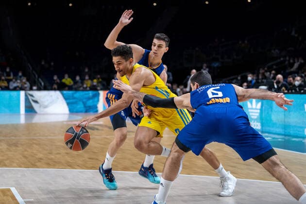 Basketball Berlin 20 01 2022 2021 2022 Euroleague Regular Season Alba Berlin Real Madrid Maodo Lo Alba Berlin, No 00 Carlos Alocen Real Madrid, No 12 Alberto Abalde Real Madrid, No 06