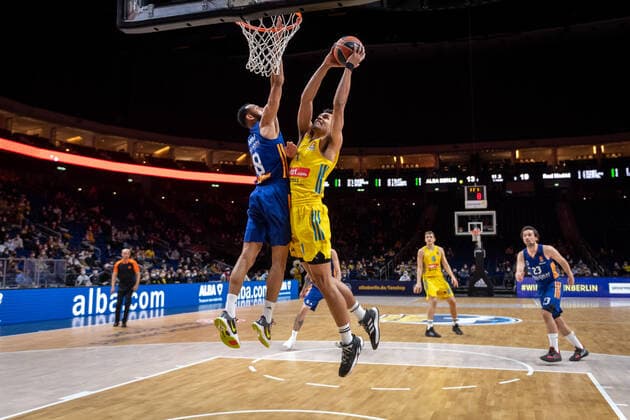 Basketball Berlin 20 01 2022 Season 2021 2022 Euroleague Regular Season Alba Berlin Real Madrid Oscar Da Silva Alba Berlin, No 01 Adam Hanga Real Madrid, No 08