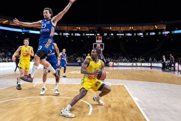 Basketball Berlin 20 01 2022 2021 2022 Euroleague Regular Season Alba Berlin Real Madrid Jaleen Smith Alba Berlin, No 03 Sergio Llull Real Madrid, No 23