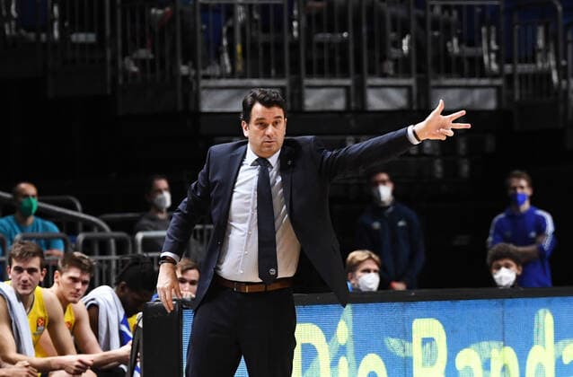Basketball, men, season 2021 2022, Turkish Airlines EuroLeague 22 matchday , Alba Berlin Real Madrid, coach Israel Gonzalez Alba Berlin , 20 01 2022, Copyright: xSebastianxRäppold MatthiasxKochx